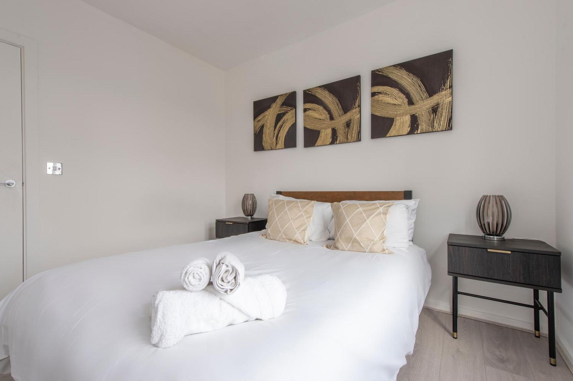 Modern Luxury Apartment By Bow Road Station London Exterior photo