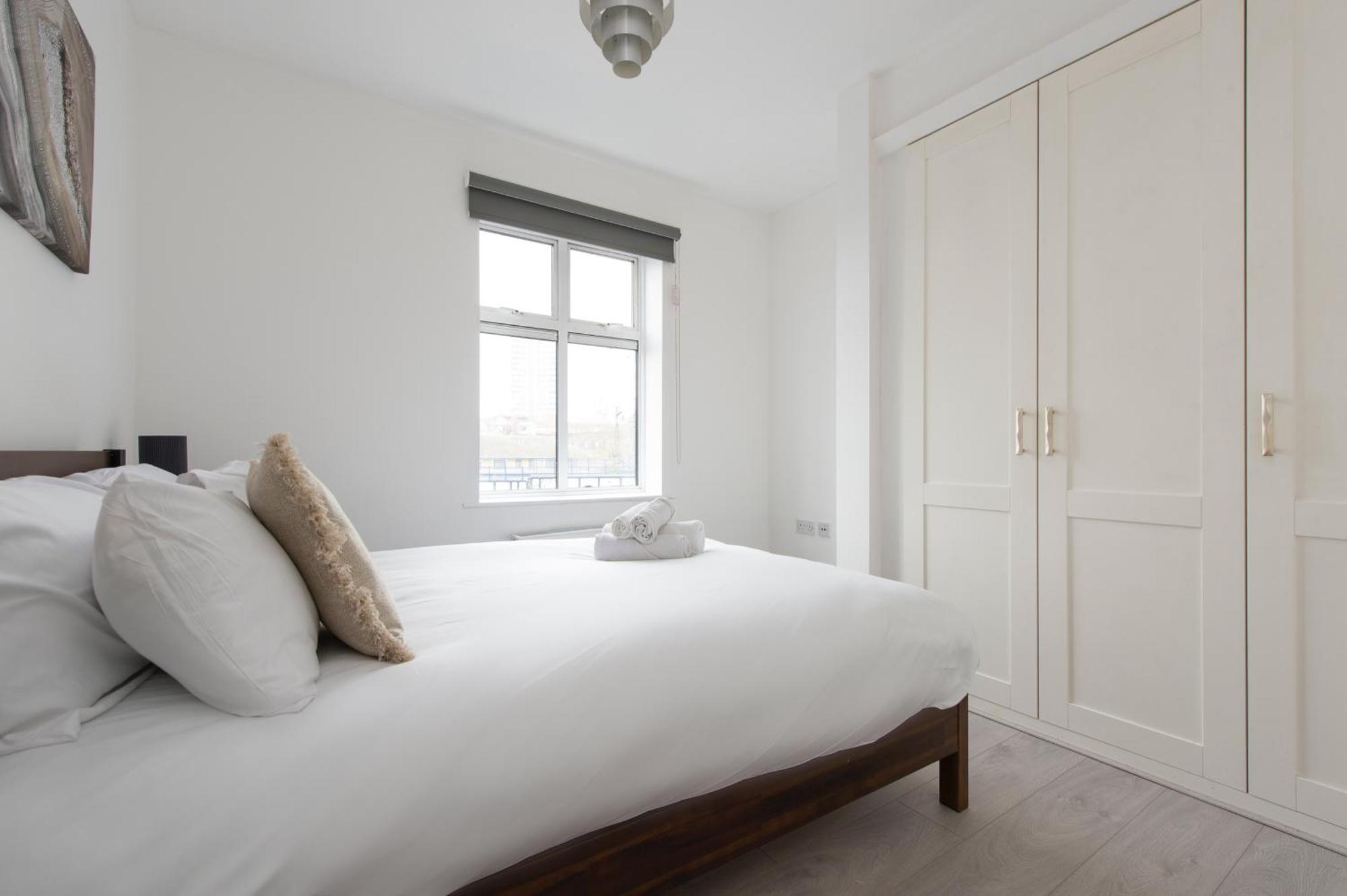 Modern Luxury Apartment By Bow Road Station London Exterior photo