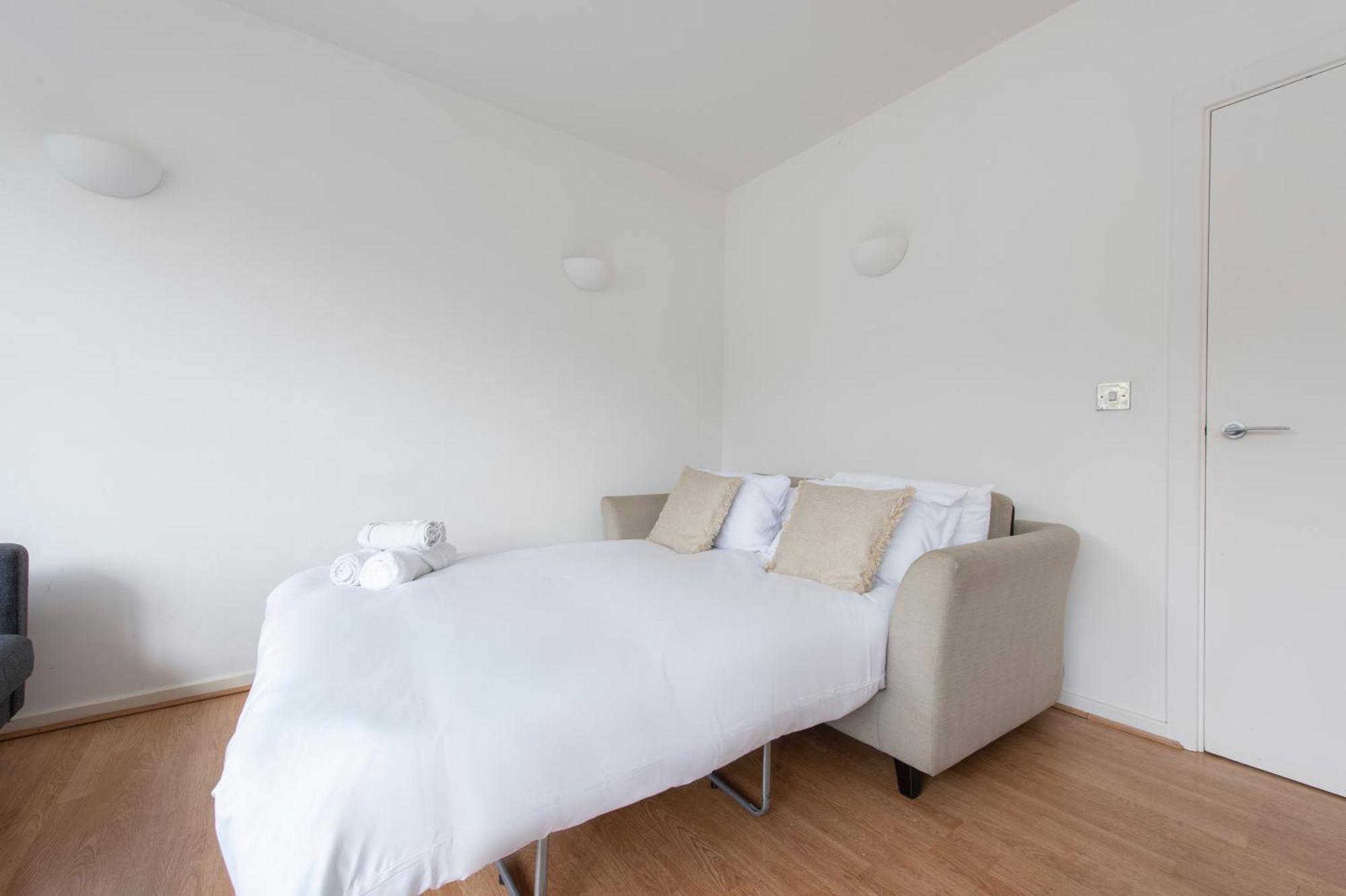 Modern Luxury Apartment By Bow Road Station London Exterior photo